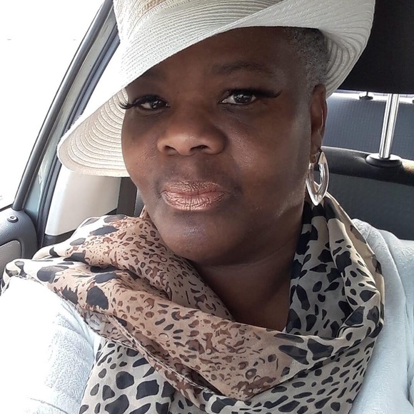 Meet your Posher, Kim - Picture 2 of 2